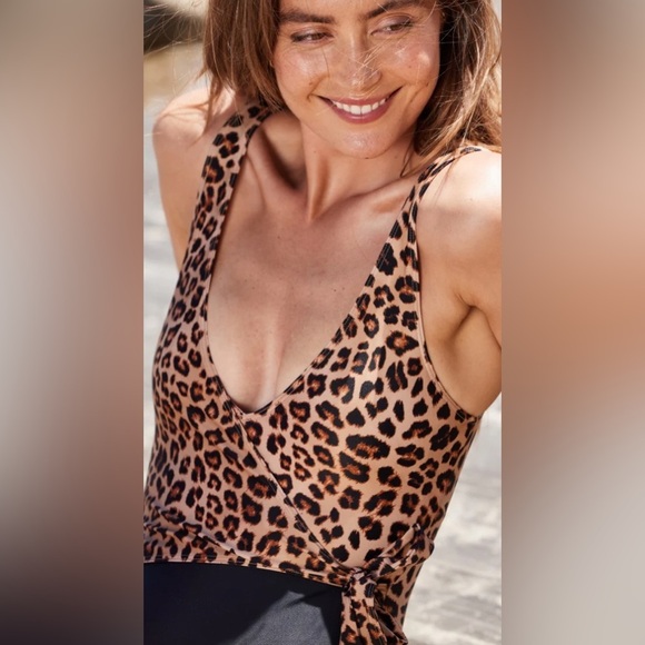 Summersalt One-Piece Women's Size 22 Leopard Black The Perfect Wrap Padded NWT - Picture 7 of 13